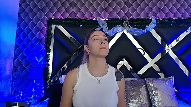 victoriaa lee  online show from 15, 12, 2025