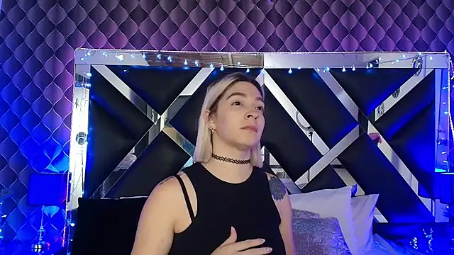 victoriaa lee  online show from 25, 5, 2026