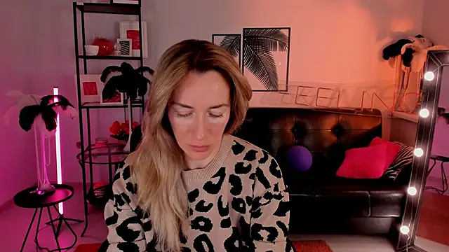 RebeccaMartinez online show from 23, 1, 2025