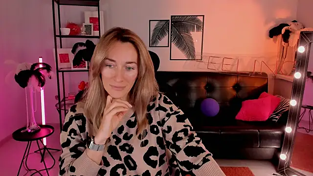 RebeccaMartinez online show from 23, 1, 2025