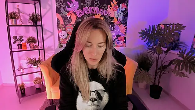 RebeccaMartinez online show from 26, 1, 2025