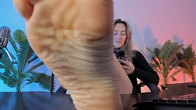 RebeccaMartinez online show from 8, 2, 2025