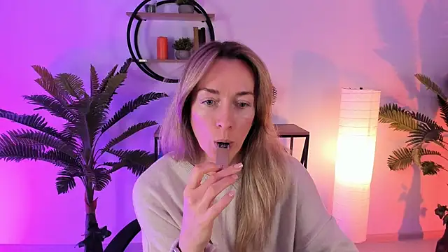 RebeccaMartinez online show from 9, 2, 2025