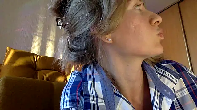 RebeccaMartinez online show from 10, 3, 2025