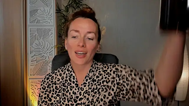 Snapshot of RebeccaMartinez chatting on 30, 6, 2026 RebeccaMartinez online show from 30, 6, 2026
