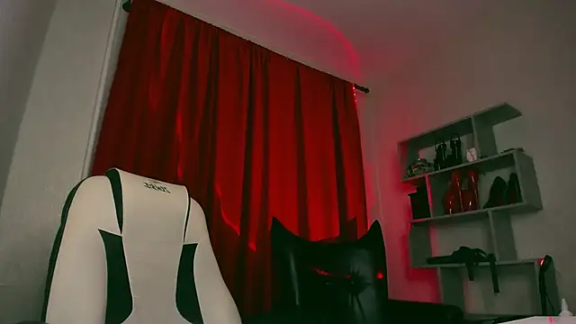 Frau  Lilith online show from 2, 3, 2025