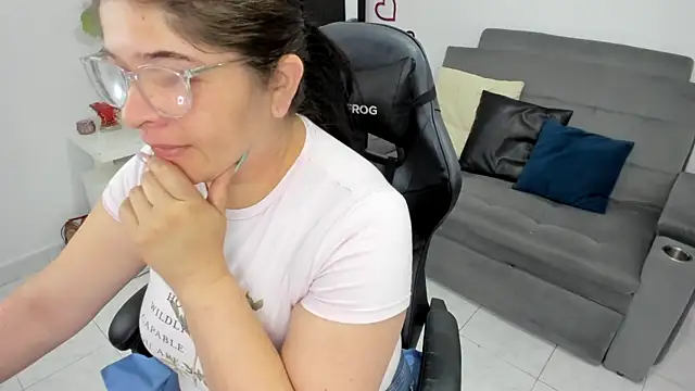 BellaFlaming online show from 17, 2, 2025