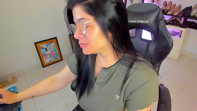 BellaFlaming online show from 5, 4, 2026