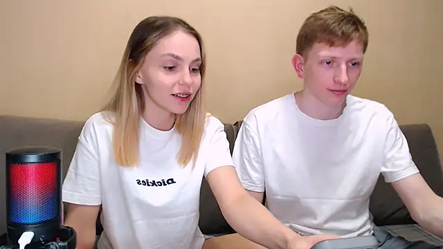 juliaanddima online show from 3, 4, 2026