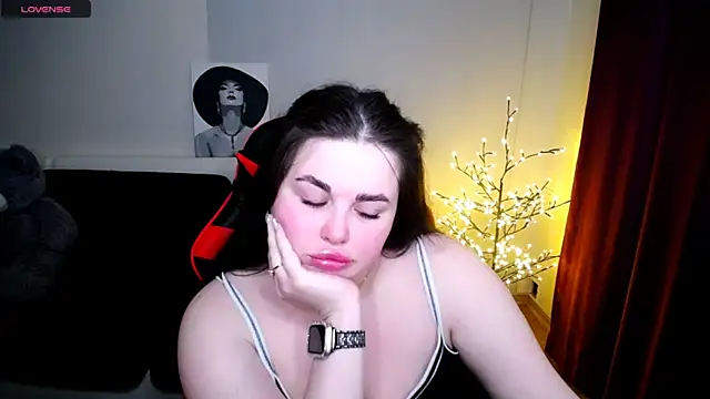 Emily Mo online show from 30, 1, 2025