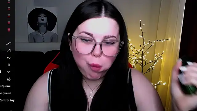 Emily Mo online show from 14, 2, 2025