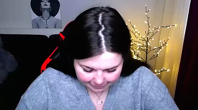 Emily Mo online show from 28, 2, 2025