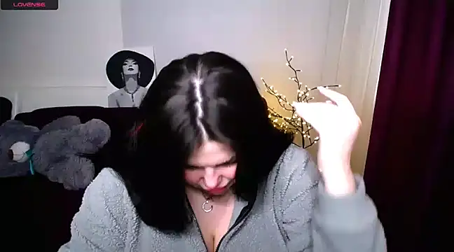 Emily Mo online show from 5, 3, 2025