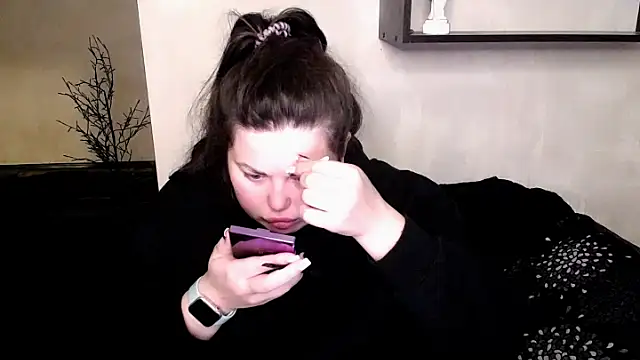 Emily Mo online show from 11, 11, 2025