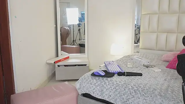 Anais aradia online show from 18, 3, 2025