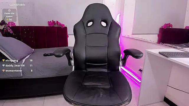 mia thompsonn  online show from 20, 1, 2025