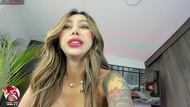 Snapshot of liah_v chatting on 13, 3, 2025 liah v online show from 13, 3, 2025