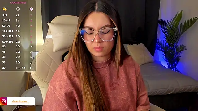 dakottaa  online show from 11, 11, 2025