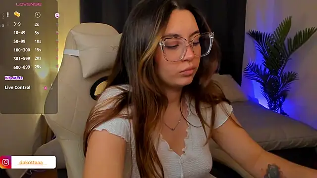 dakottaa  online show from 17, 12, 2025