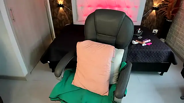 kitty  horny online show from 6, 2, 2025