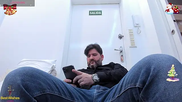 Snapshot of Maxi_TheBigDaddy chatting on 27, 12, 2024 Maxi TheBigDaddy online show from 27, 12, 2024