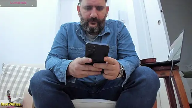 Snapshot of Maxi_TheBigDaddy chatting on 4, 1, 2025 Maxi TheBigDaddy online show from 4, 1, 2025