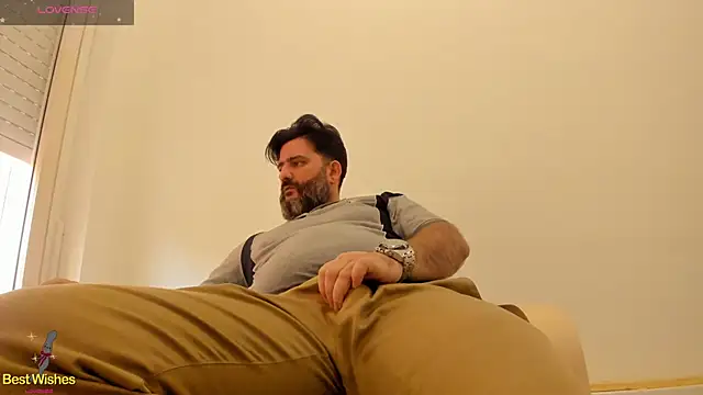 Snapshot of Maxi_TheBigDaddy chatting on 13, 1, 2025 Maxi TheBigDaddy online show from 13, 1, 2025