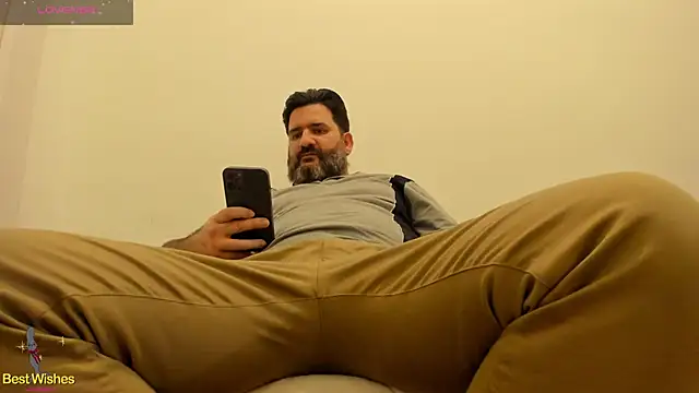 Snapshot of Maxi_TheBigDaddy chatting on 14, 1, 2025 Maxi TheBigDaddy online show from 14, 1, 2025