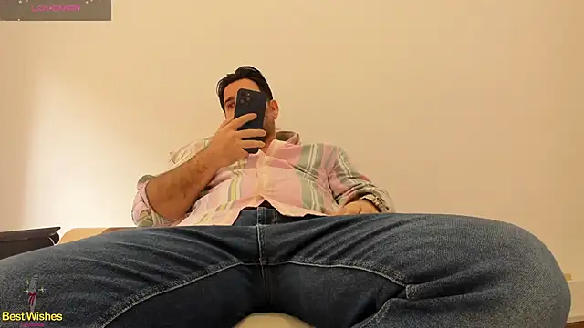 Snapshot of Maxi_TheBigDaddy chatting on 17, 1, 2025 Maxi TheBigDaddy online show from 17, 1, 2025