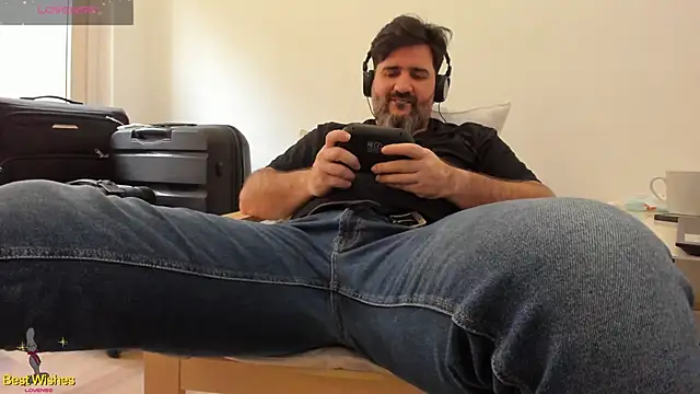 Snapshot of Maxi_TheBigDaddy chatting on 28, 1, 2025 Maxi TheBigDaddy online show from 28, 1, 2025