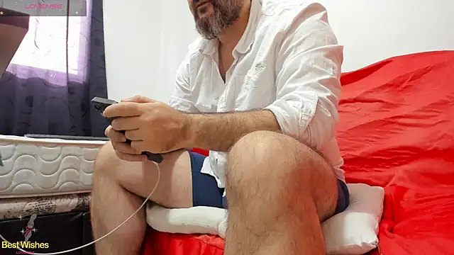 Snapshot of Maxi_TheBigDaddy chatting on 3, 2, 2025 Maxi TheBigDaddy online show from 3, 2, 2025