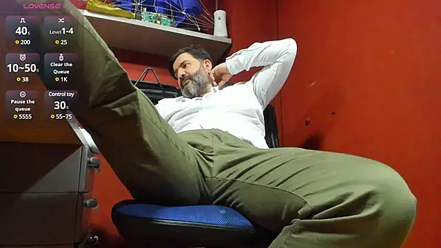 Snapshot of Maxi_TheBigDaddy chatting on 24, 2, 2025 Maxi TheBigDaddy online show from 24, 2, 2025