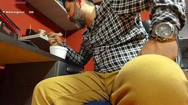 Snapshot of Maxi_TheBigDaddy chatting on 26, 2, 2025 Maxi TheBigDaddy online show from 26, 2, 2025