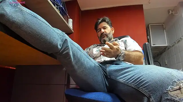 Snapshot of Maxi_TheBigDaddy chatting on 27, 2, 2025 Maxi TheBigDaddy online show from 27, 2, 2025