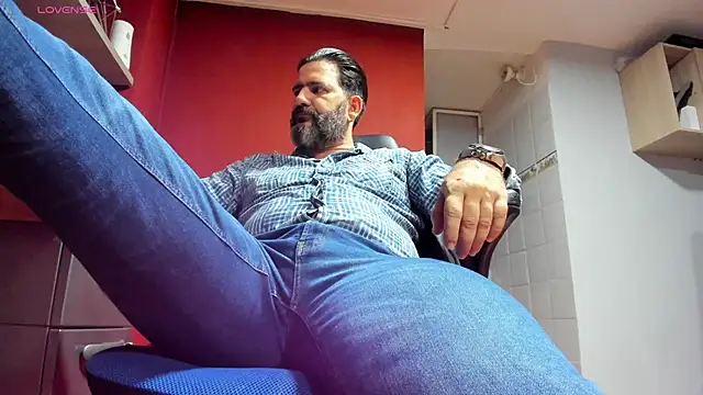 Snapshot of Maxi_TheBigDaddy chatting on 28, 2, 2025 Maxi TheBigDaddy online show from 28, 2, 2025