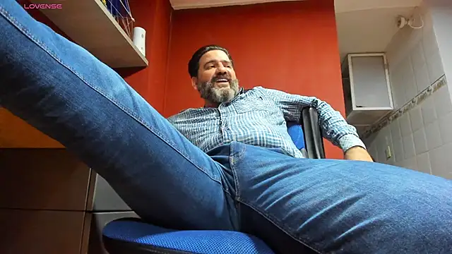 Snapshot of Maxi_TheBigDaddy chatting on 28, 2, 2025 Maxi TheBigDaddy online show from 28, 2, 2025