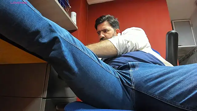 Snapshot of Maxi_TheBigDaddy chatting on 4, 3, 2025 Maxi TheBigDaddy online show from 4, 3, 2025