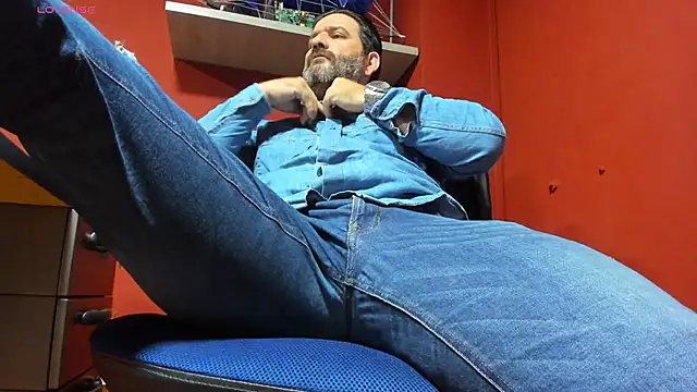 Snapshot of Maxi_TheBigDaddy chatting on 17, 3, 2025 Maxi TheBigDaddy online show from 17, 3, 2025