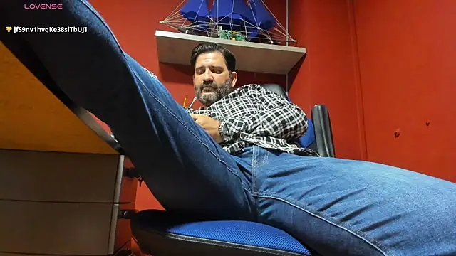 Snapshot of Maxi_TheBigDaddy chatting on 18, 3, 2025 Maxi TheBigDaddy online show from 18, 3, 2025