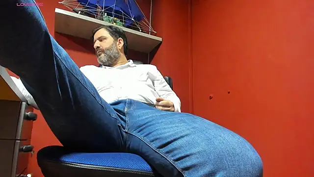 Snapshot of Maxi_TheBigDaddy chatting on 21, 3, 2025 Maxi TheBigDaddy online show from 21, 3, 2025