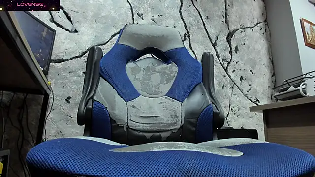 Snapshot of Maxi_TheBigDaddy chatting on 8, 9, 2025 Maxi TheBigDaddy online show from 8, 9, 2025