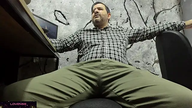 Snapshot of Maxi_TheBigDaddy chatting on 24, 9, 2025 Maxi TheBigDaddy online show from 24, 9, 2025