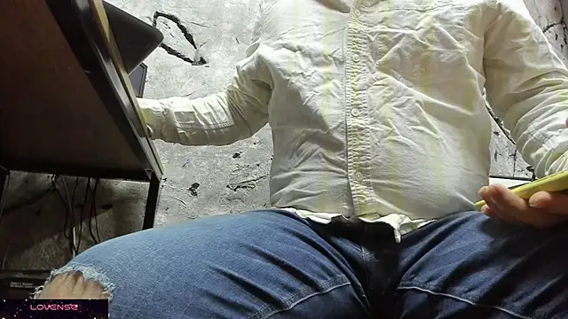 Snapshot of Maxi_TheBigDaddy chatting on 12, 10, 2025 Maxi TheBigDaddy online show from 12, 10, 2025