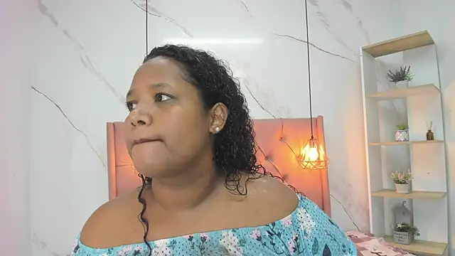 Belle Brunette online show from 7, 10, 2025