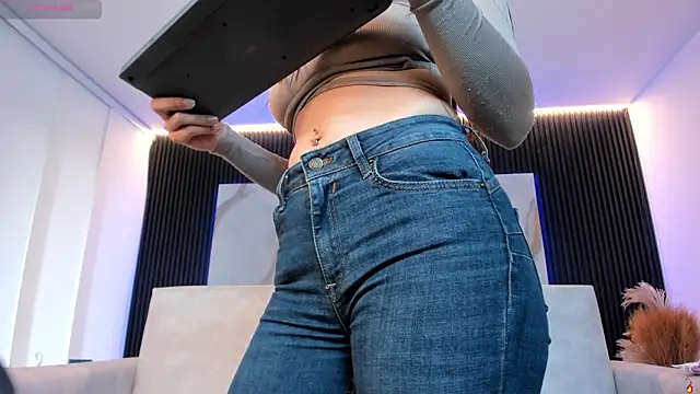 charlottewhitte online show from 13, 1, 2026