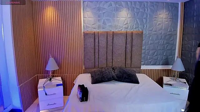 charlottewhitte online show from 11, 2, 2026