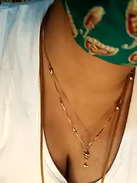 Snapshot of tuttifrutti17 chatting on 4, 1, 2025 tuttifrutti17 online show from 4, 1, 2025