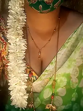 Snapshot of tuttifrutti17 chatting on 16, 2, 2025 tuttifrutti17 online show from 16, 2, 2025