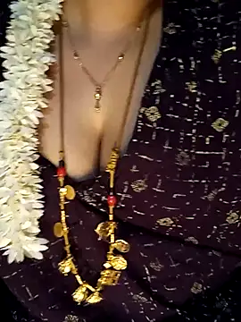 Snapshot of tuttifrutti17 chatting on 8, 3, 2025 tuttifrutti17 online show from 8, 3, 2025