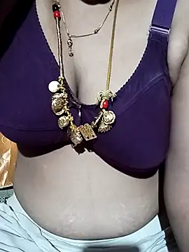 Snapshot of tuttifrutti17 chatting on 14, 10, 2025 tuttifrutti17 online show from 14, 10, 2025